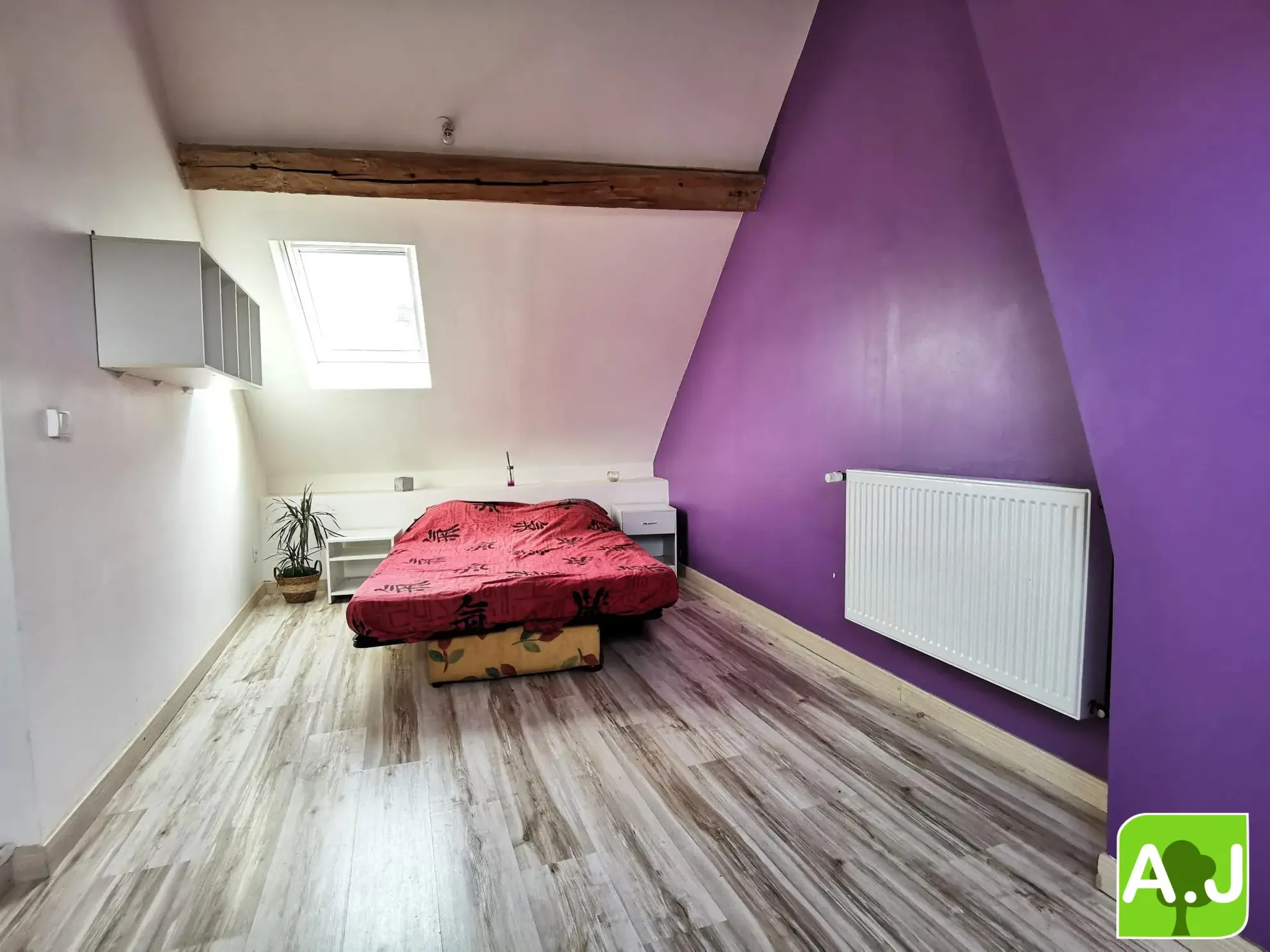 Jolie maison avec jardin à Bréval, proche commerces, 3 chambres, terrain clos, idéalement située 
