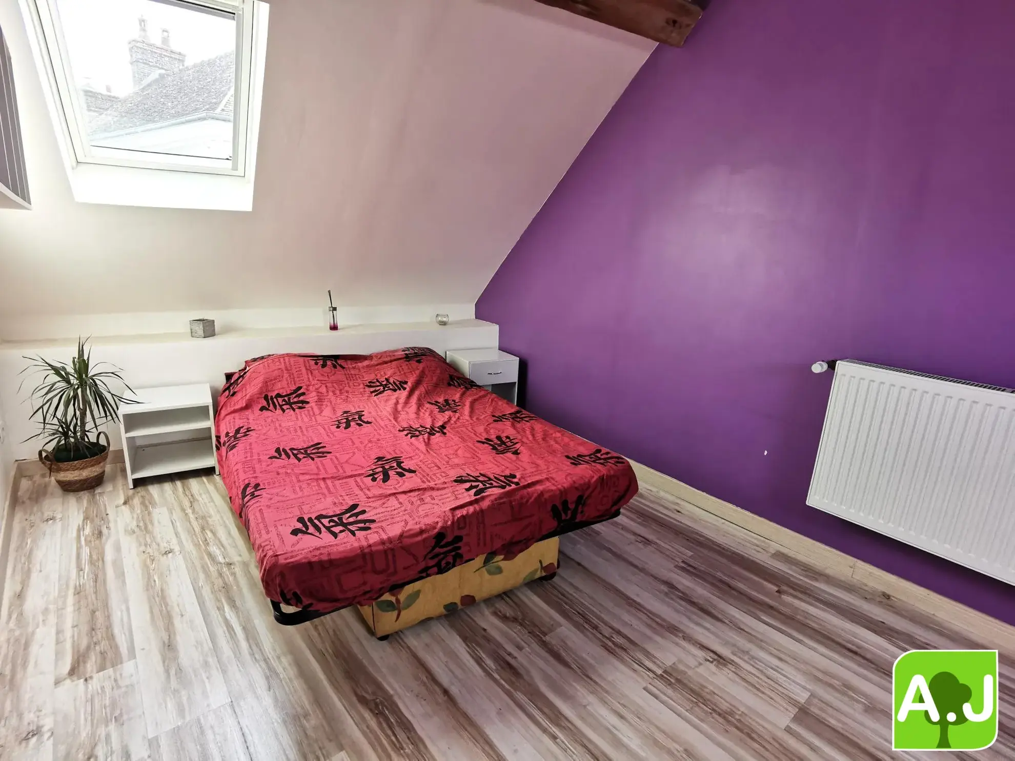 Jolie maison avec jardin à Bréval, proche commerces, 3 chambres, terrain clos, idéalement située 