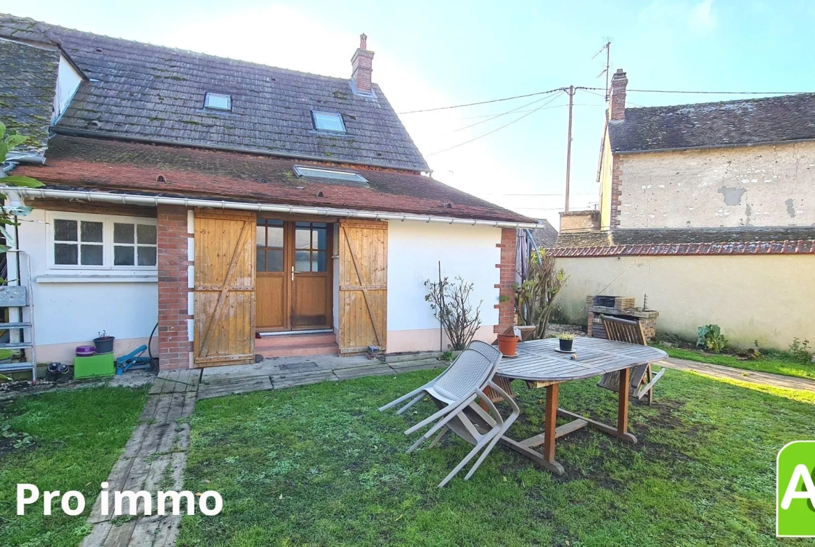 façade arrière Jolie maison avec jardin à Bréval, proche commerces, 3 chambres, terrain clos, idéalement située 