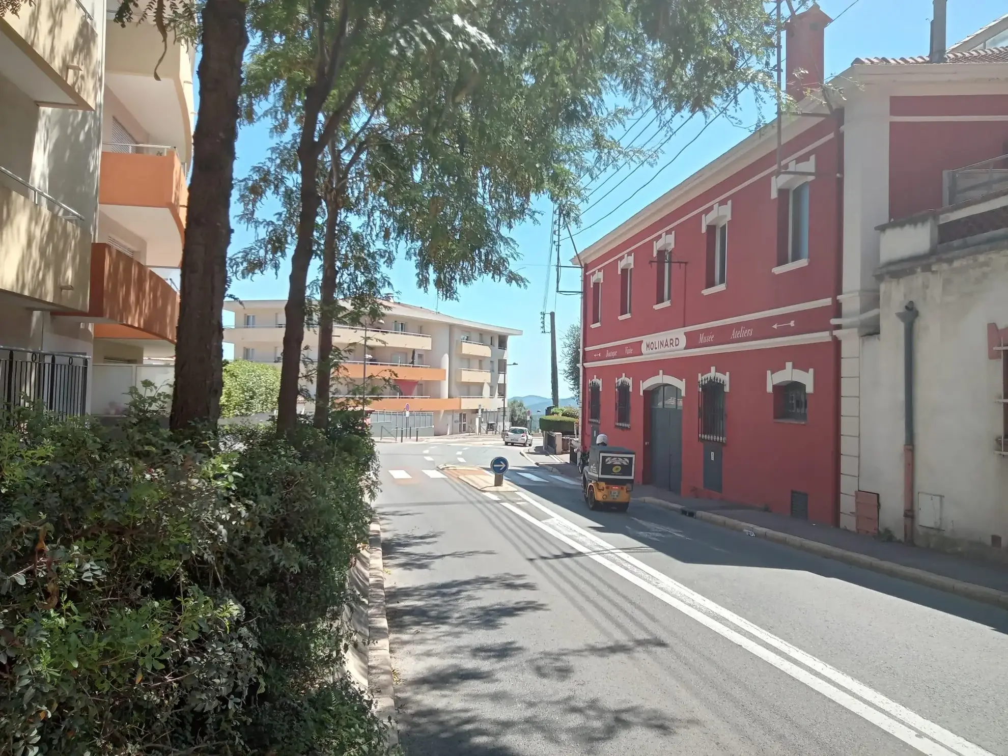 Garage 12,5 m² à vendre à Grasse proche du centre 