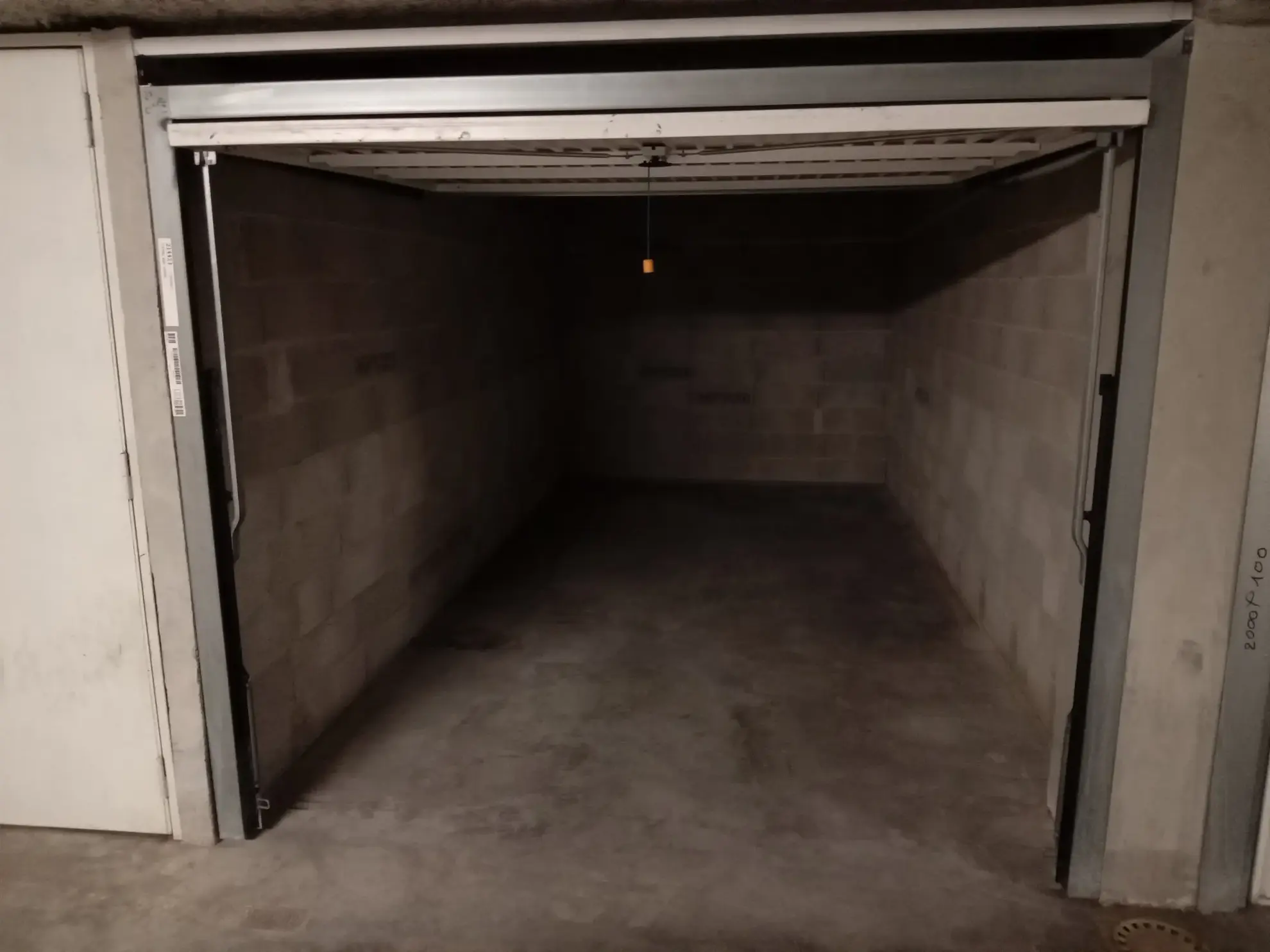 Garage 12,5 m² à vendre à Grasse proche du centre 