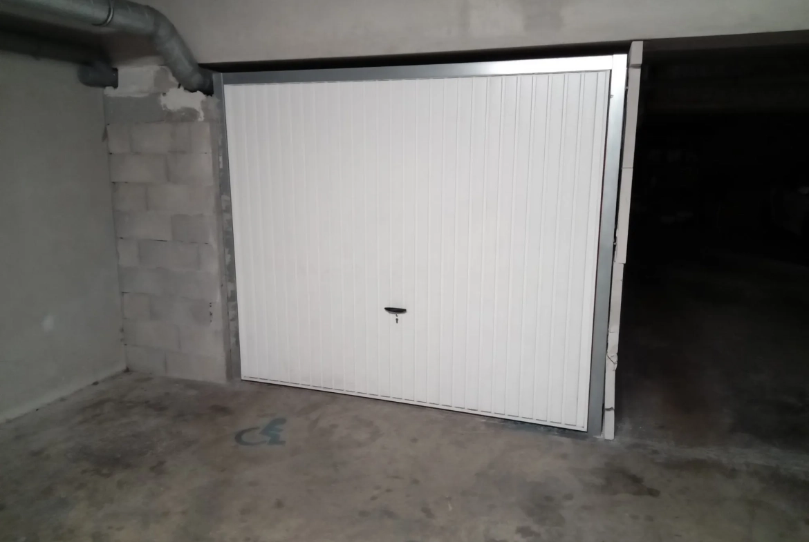 Garage 12,5 m² à vendre à Grasse proche du centre 