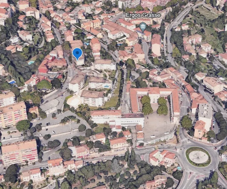 Garage 12,5 m² à vendre à Grasse proche du centre 