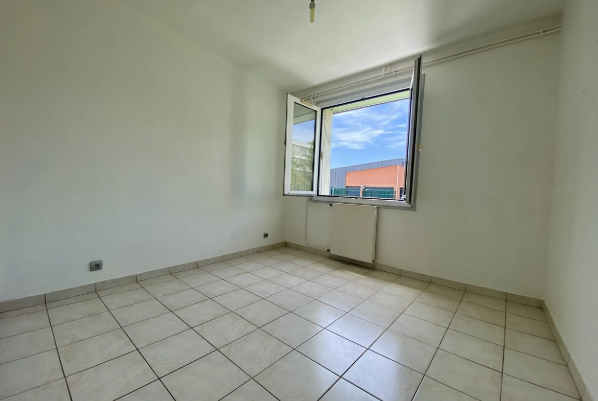 Appartement à vendre à Saint-Uze avec jardin et parking – 63 m² 