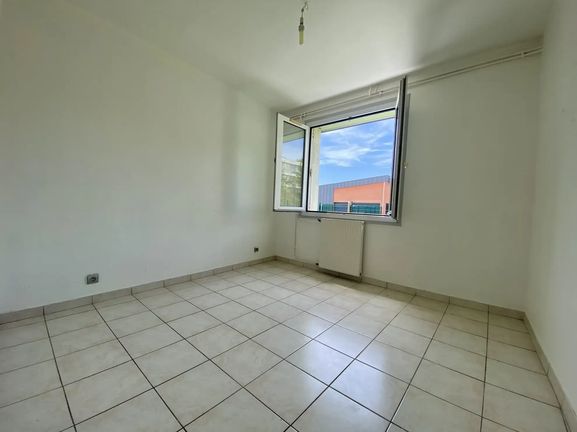 Appartement à vendre à Saint-Uze avec jardin et parking – 63 m² 