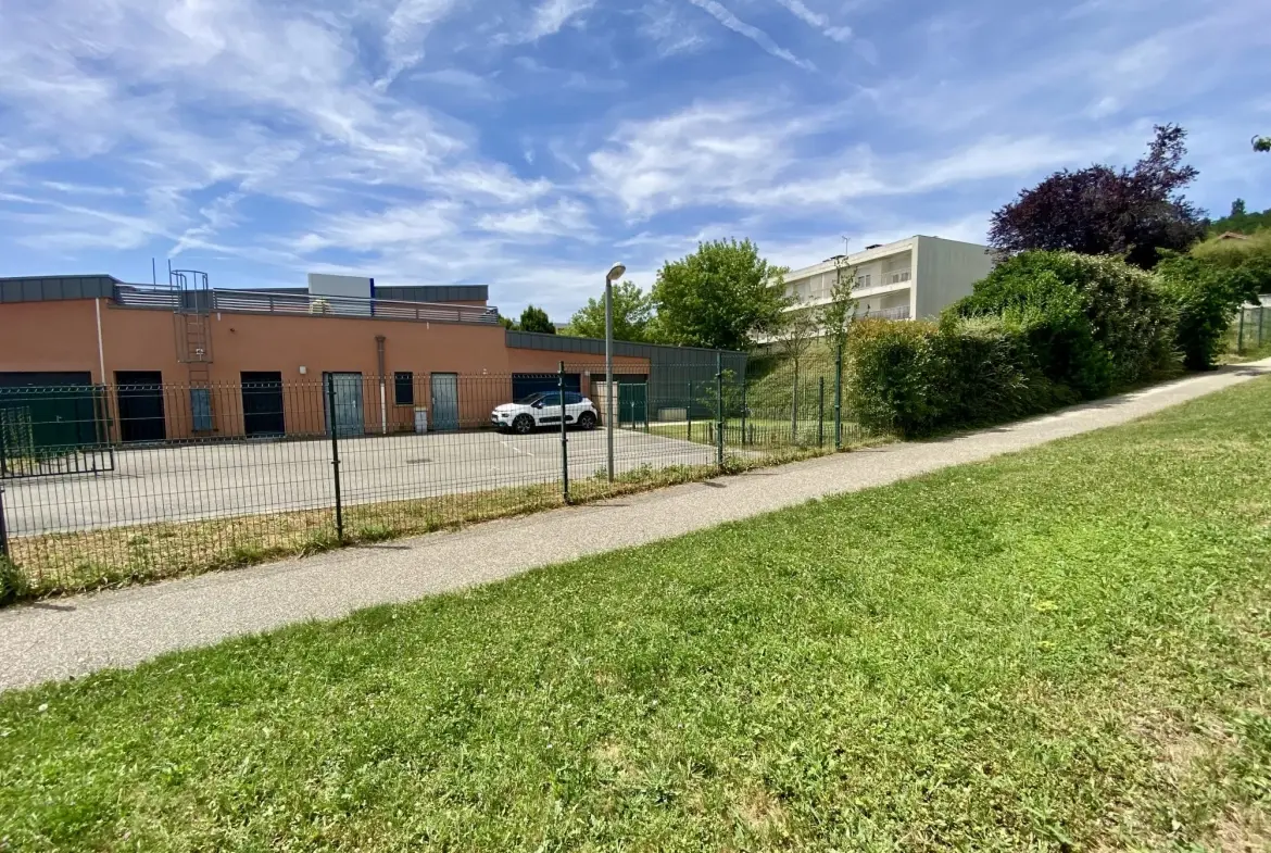 Appartement à vendre à Saint-Uze avec jardin et parking – 63 m² 