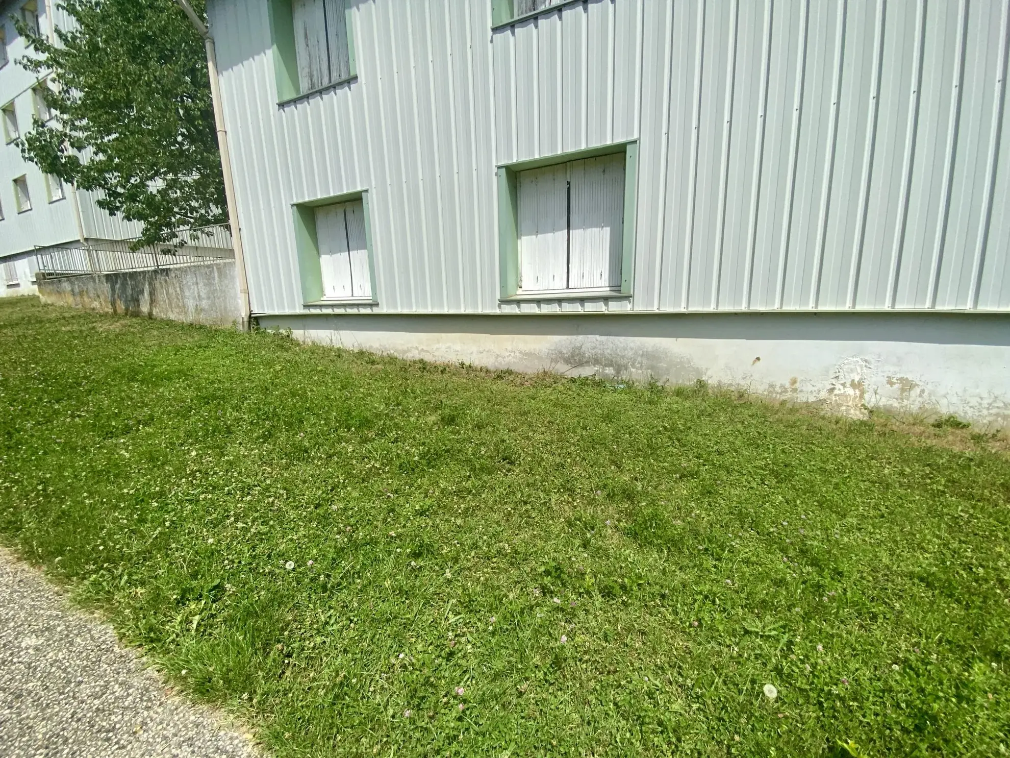 Appartement à vendre à Saint-Uze avec jardin et parking – 63 m² 