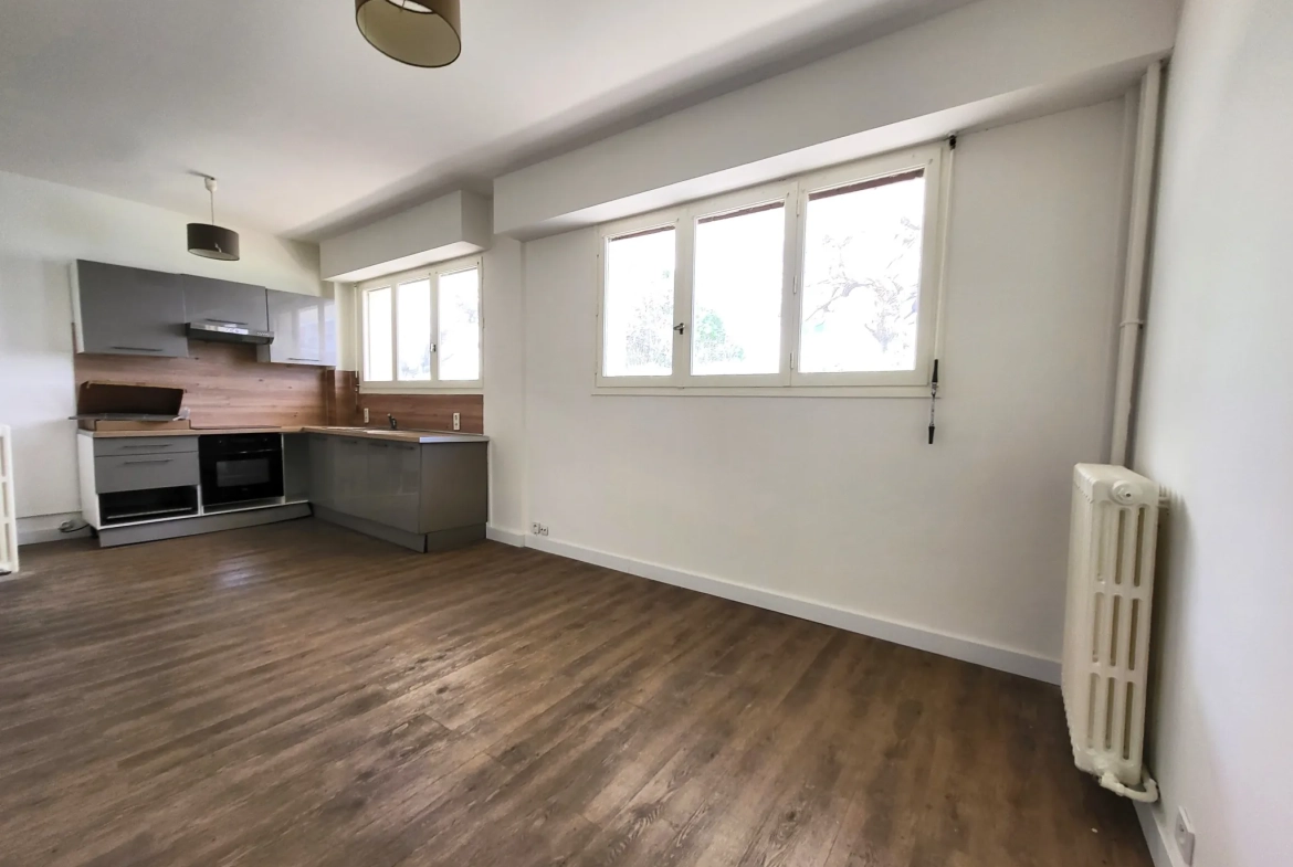 Appartement T2 lumineux à Toulon, quartier Saint-Roch, avec cave 