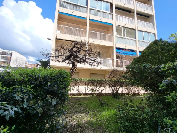 Appartement T2 lumineux à Toulon, quartier Saint-Roch, avec cave