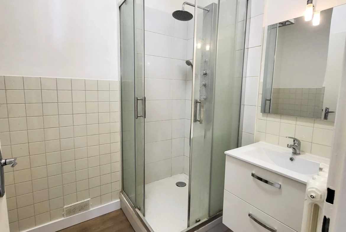 Appartement T2 lumineux à Toulon, quartier Saint-Roch, avec cave 
