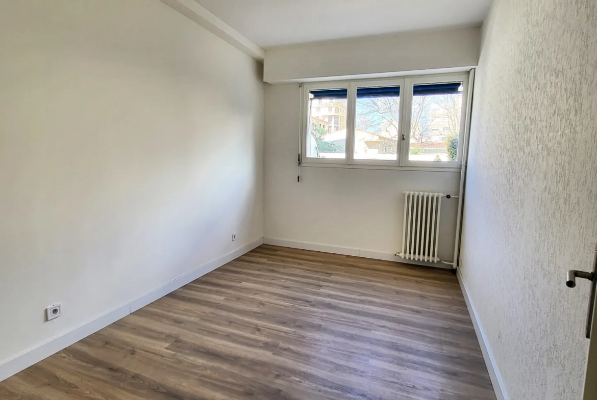 Appartement T2 lumineux à Toulon, quartier Saint-Roch, avec cave 