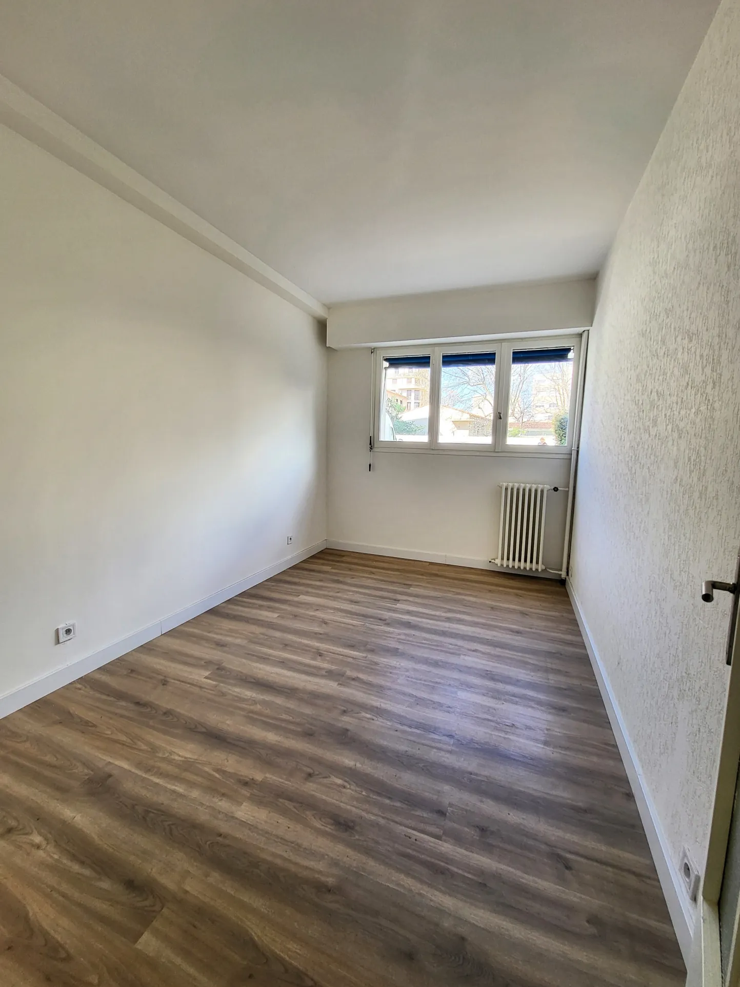 Appartement T2 lumineux à Toulon, quartier Saint-Roch, avec cave 