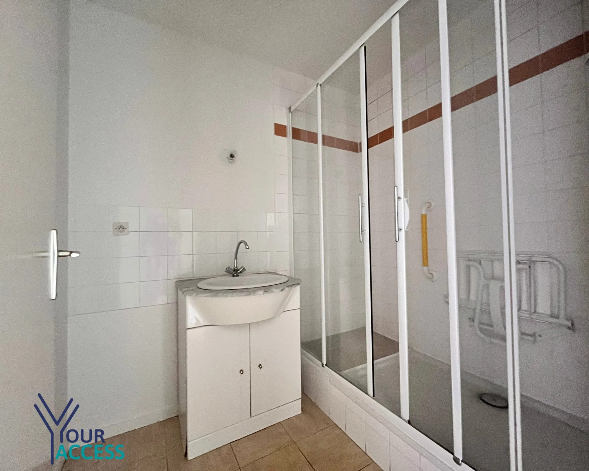 Bel appartement T3 avec balcon à Bron – Proximité transport et commodités 