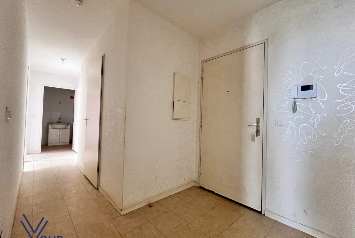 Bel appartement T3 avec balcon à Bron – Proximité transport et commodités 