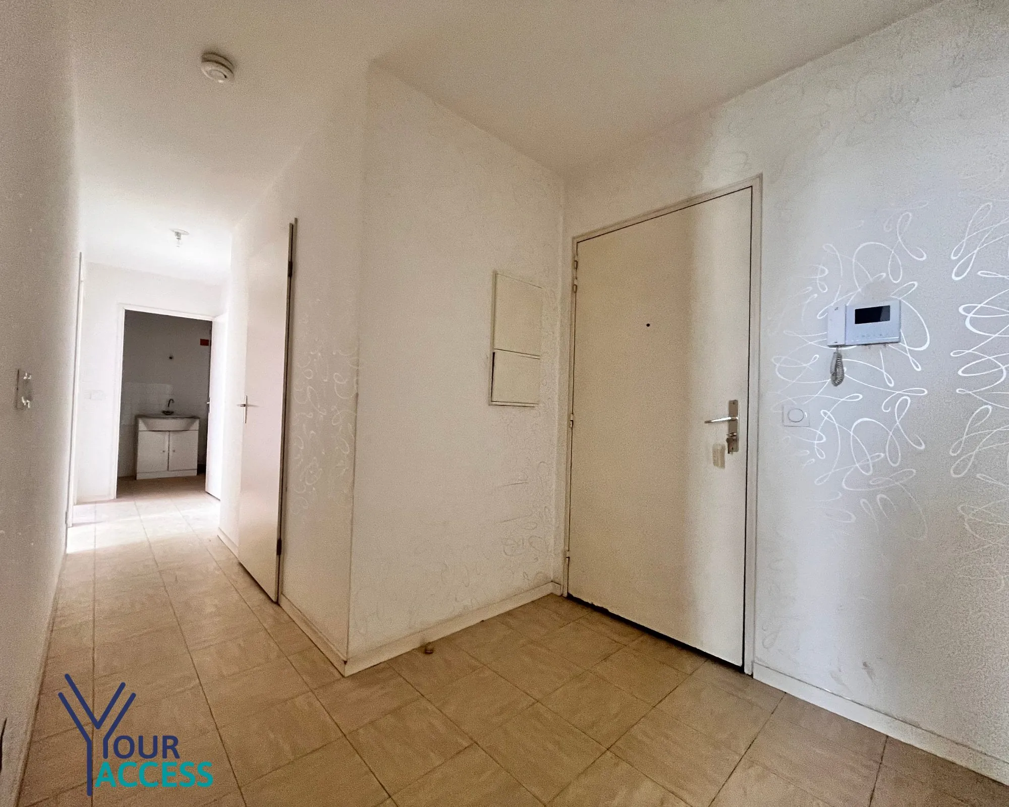 Bel appartement T3 avec balcon à Bron – Proximité transport et commodités 