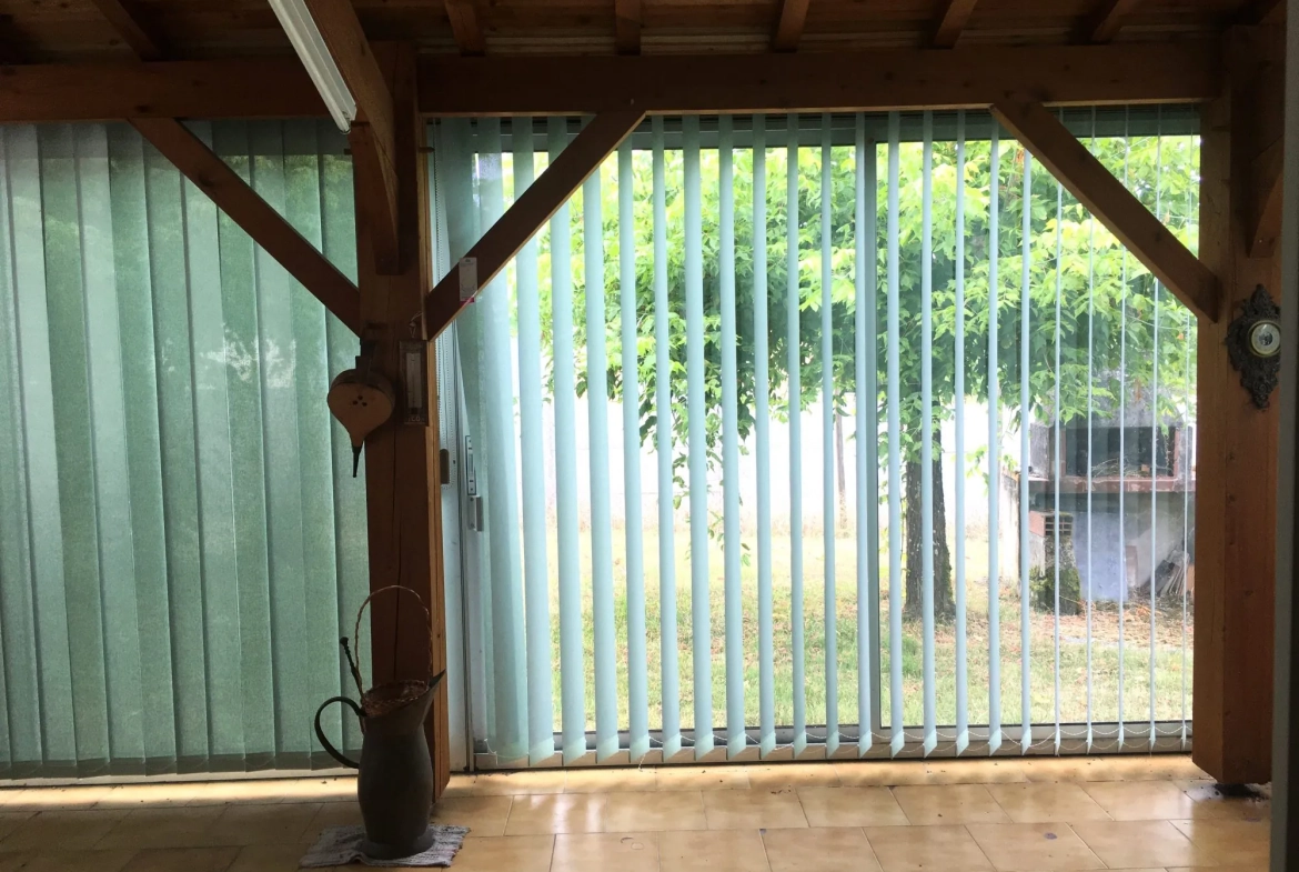 Maison à vendre à Saint-Pierre-de-Bat avec véranda, jardin et garage 