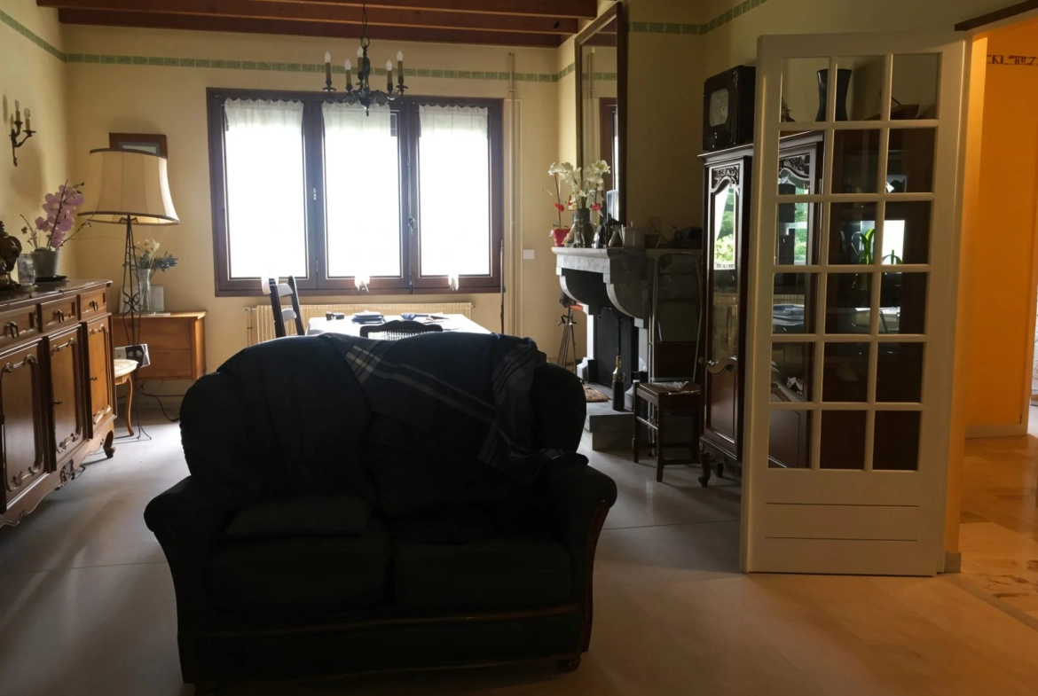 Maison à vendre à Saint-Pierre-de-Bat avec véranda, jardin et garage 