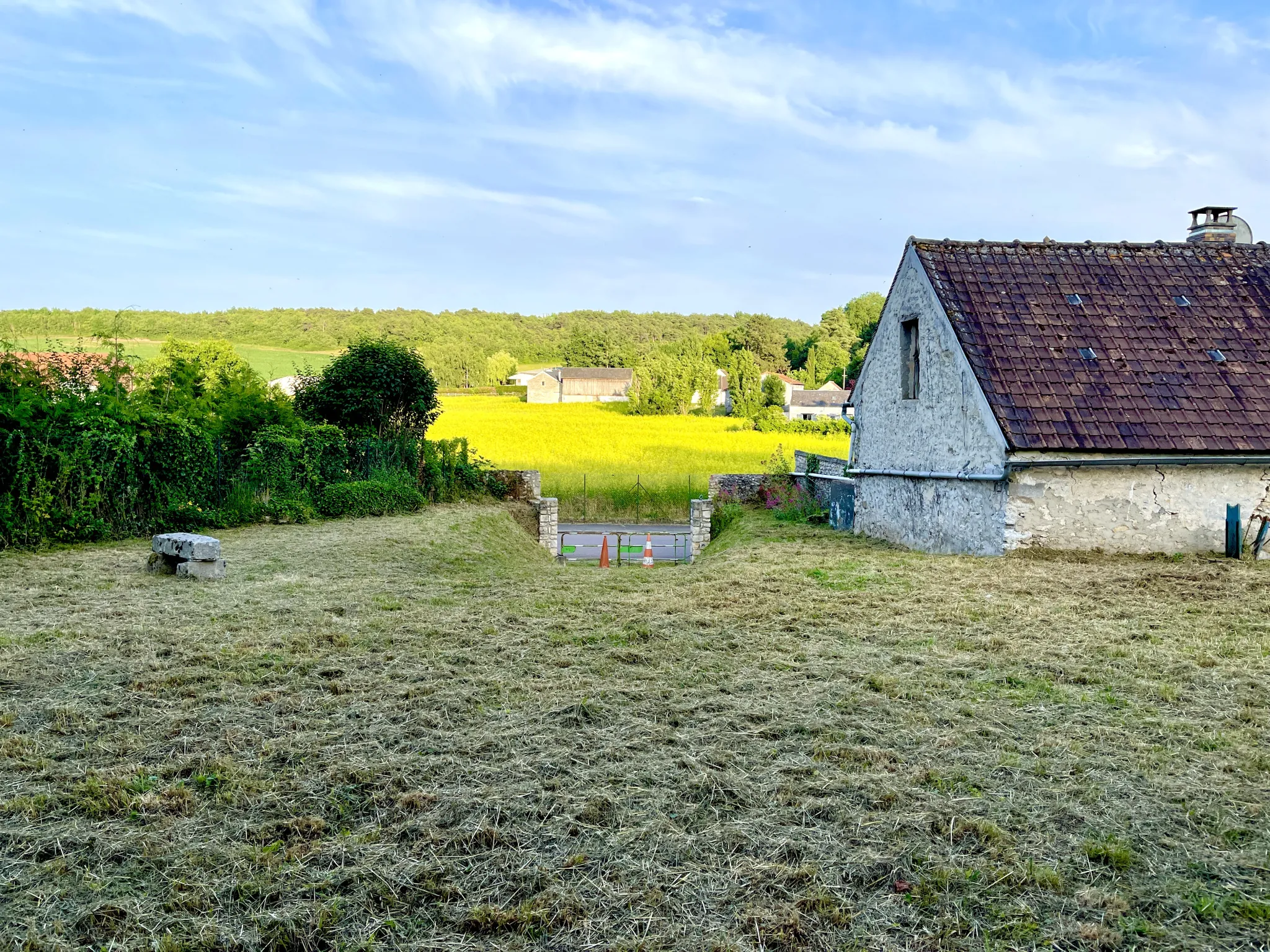 Terrain constructible de 584 m² à Maisse, secteur calme proche commodités 