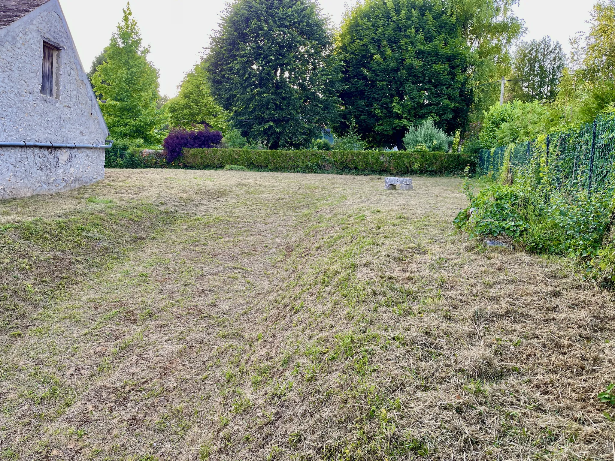 Terrain constructible de 584 m² à Maisse, secteur calme proche commodités 