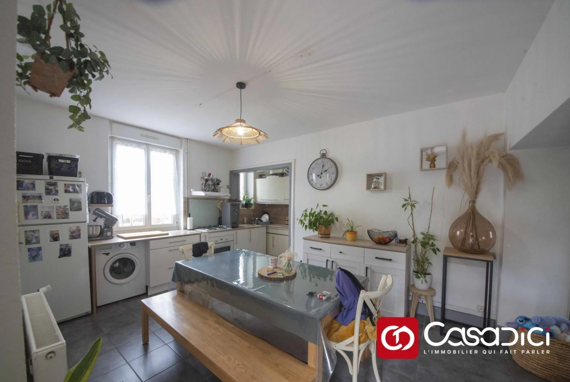 Maison à vendre à Imphy de 98 m² avec 2 appartements, terrasse et garage 
