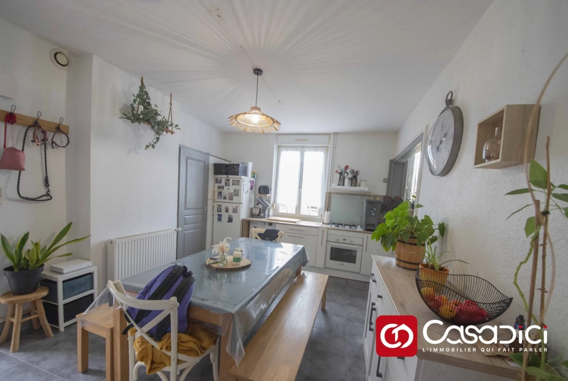 Maison à vendre à Imphy de 98 m² avec 2 appartements, terrasse et garage 