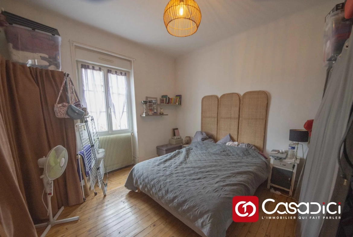 Maison à vendre à Imphy de 98 m² avec 2 appartements, terrasse et garage 