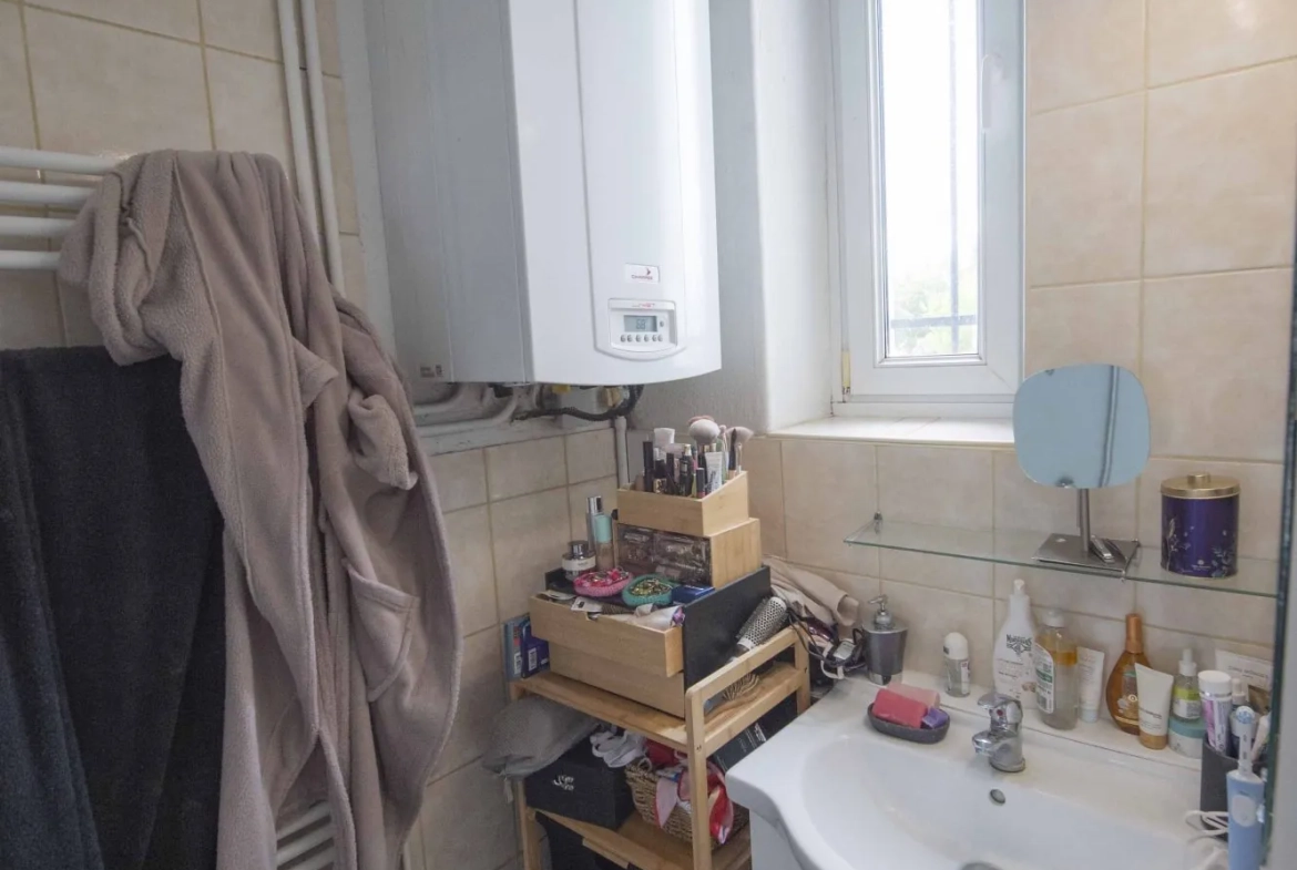 Maison à vendre à Imphy de 98 m² avec 2 appartements, terrasse et garage 