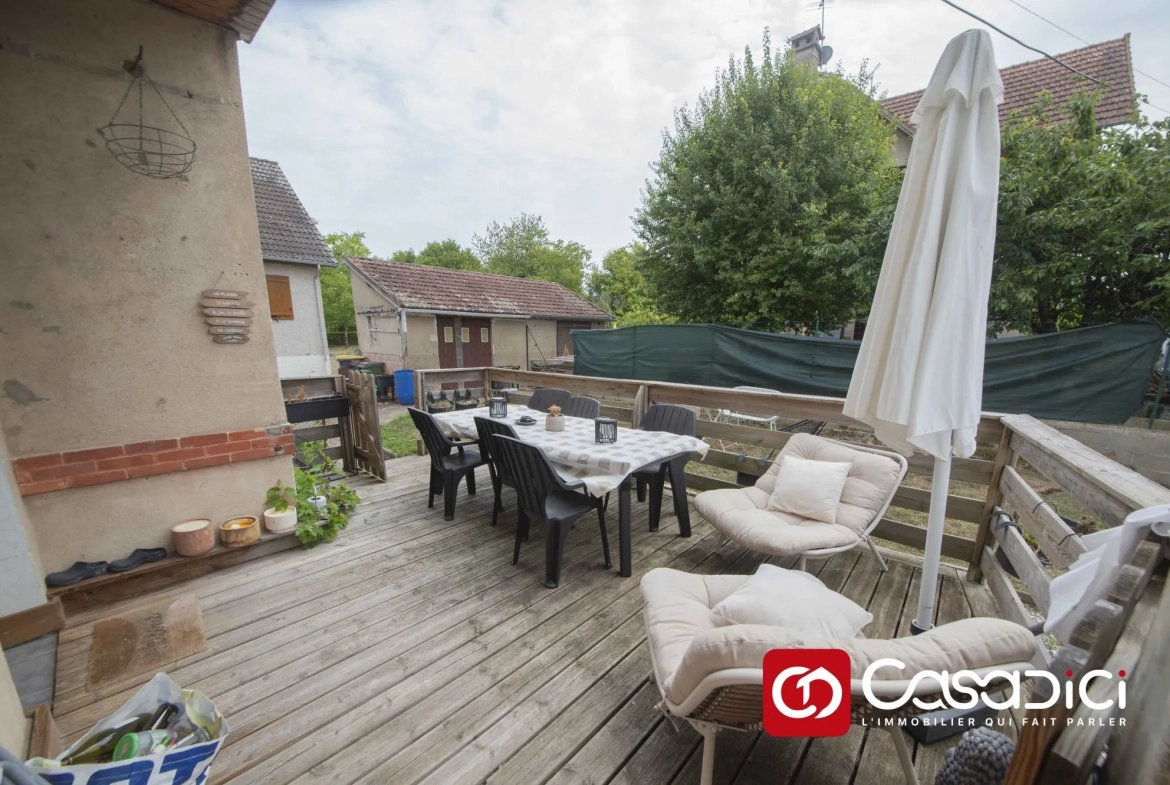 Maison à vendre à Imphy de 98 m² avec 2 appartements, terrasse et garage 