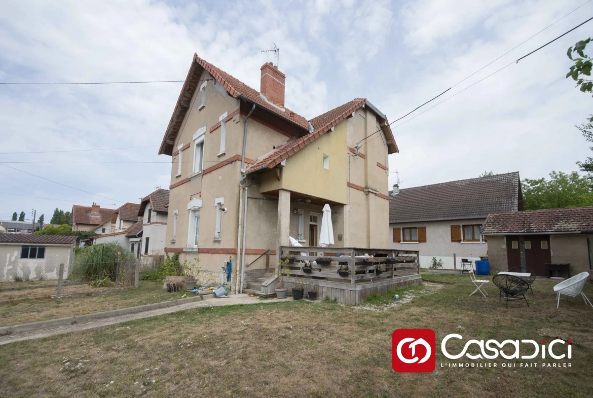 Maison à vendre à Imphy de 98 m² avec 2 appartements, terrasse et garage 