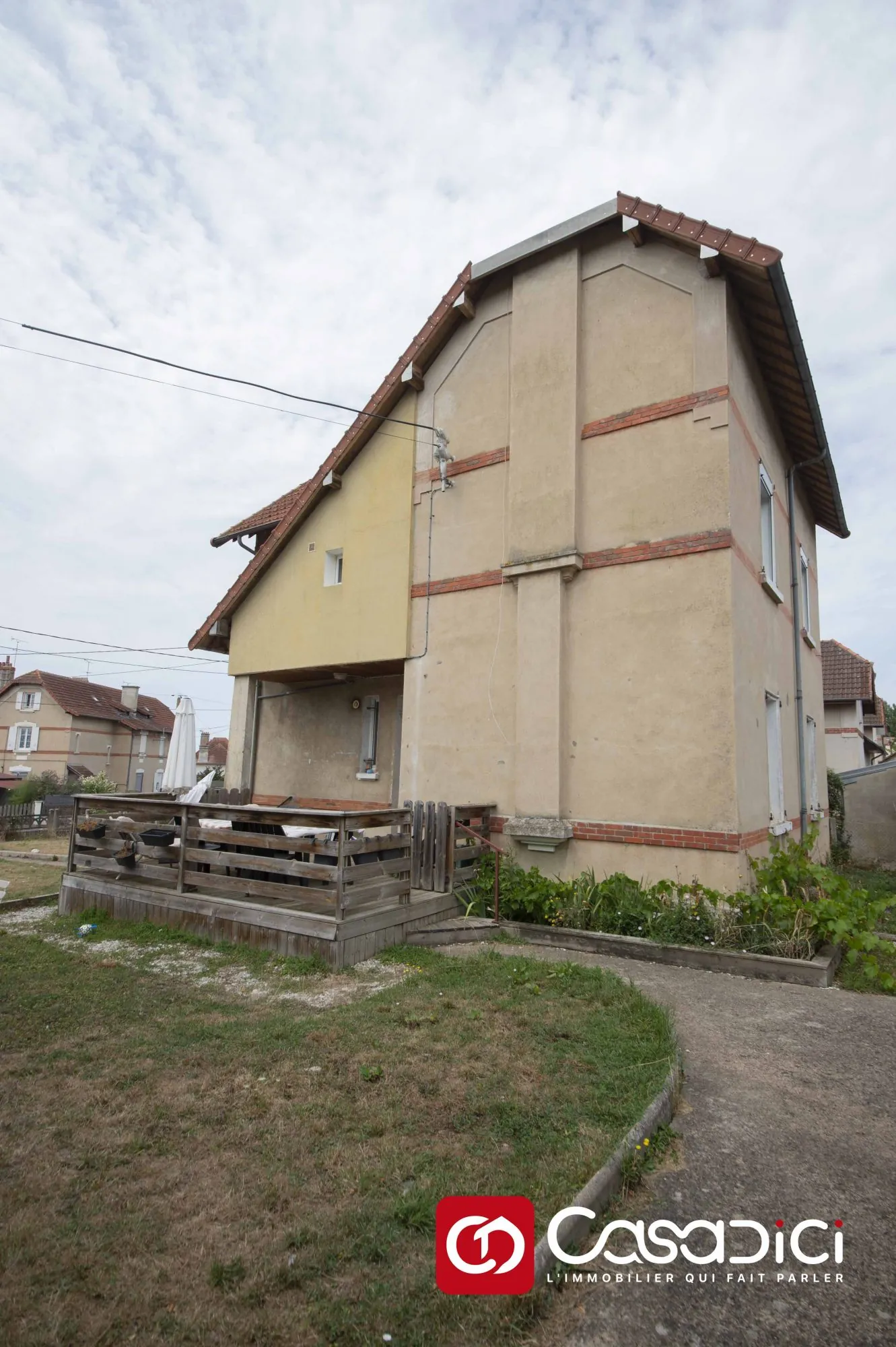 Maison à vendre à Imphy de 98 m² avec 2 appartements, terrasse et garage 