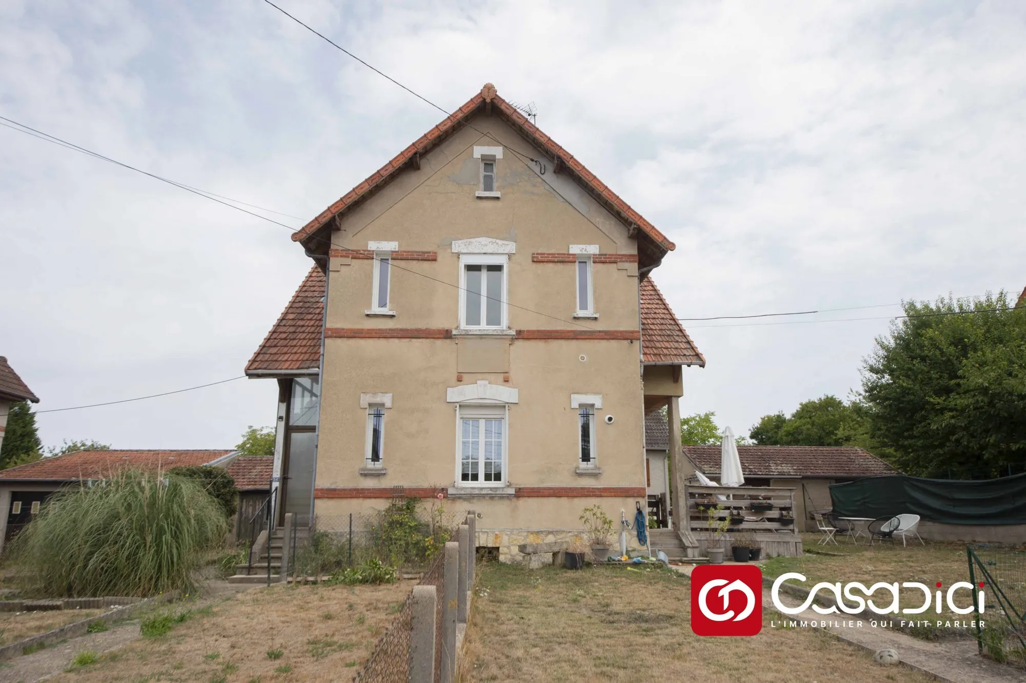 Maison à vendre à Imphy de 98 m² avec 2 appartements, terrasse et garage 