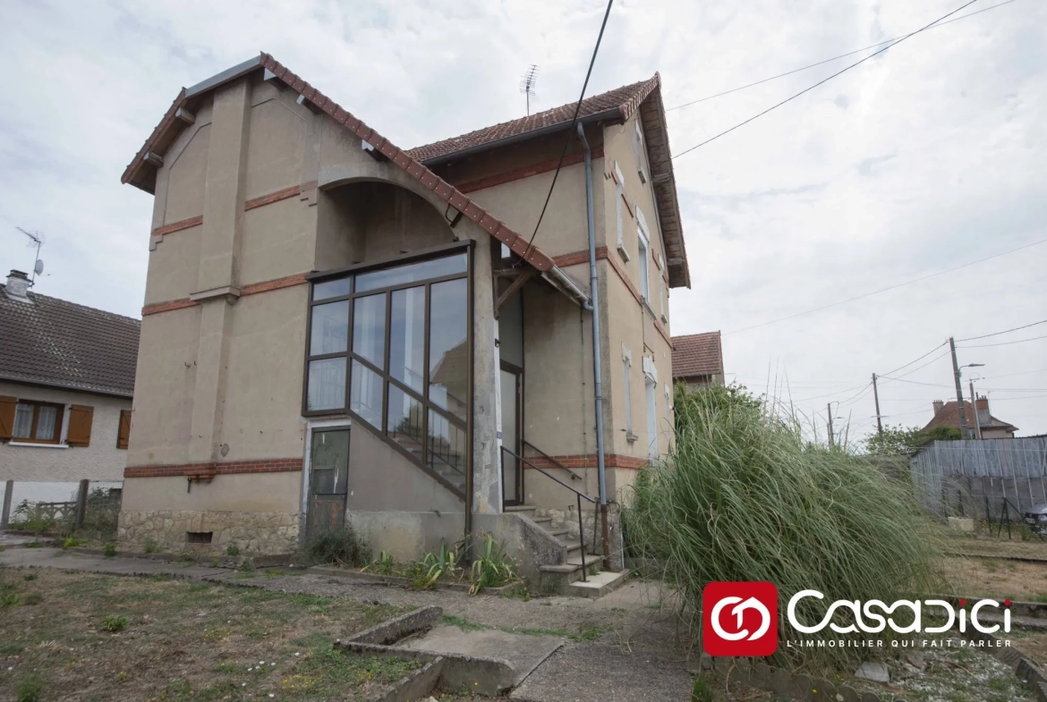 Maison à vendre à Imphy de 98 m² avec 2 appartements, terrasse et garage 