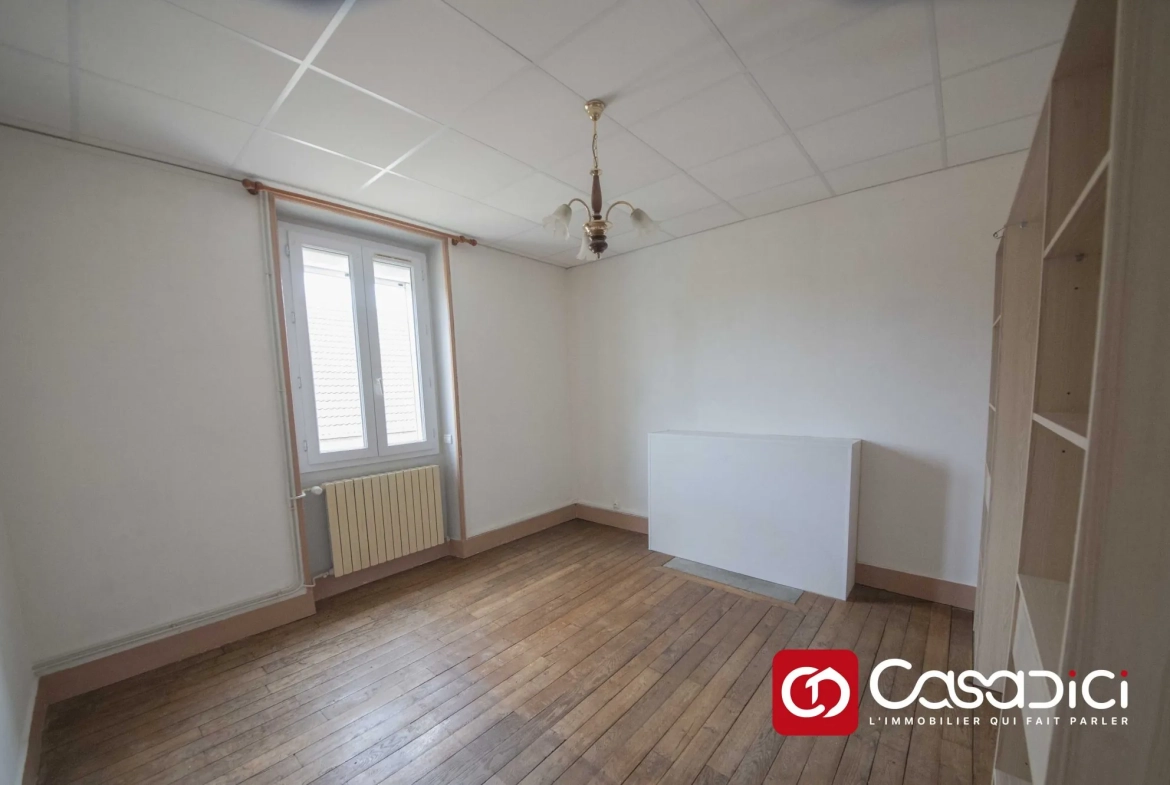 Maison à vendre à Imphy de 98 m² avec 2 appartements, terrasse et garage 