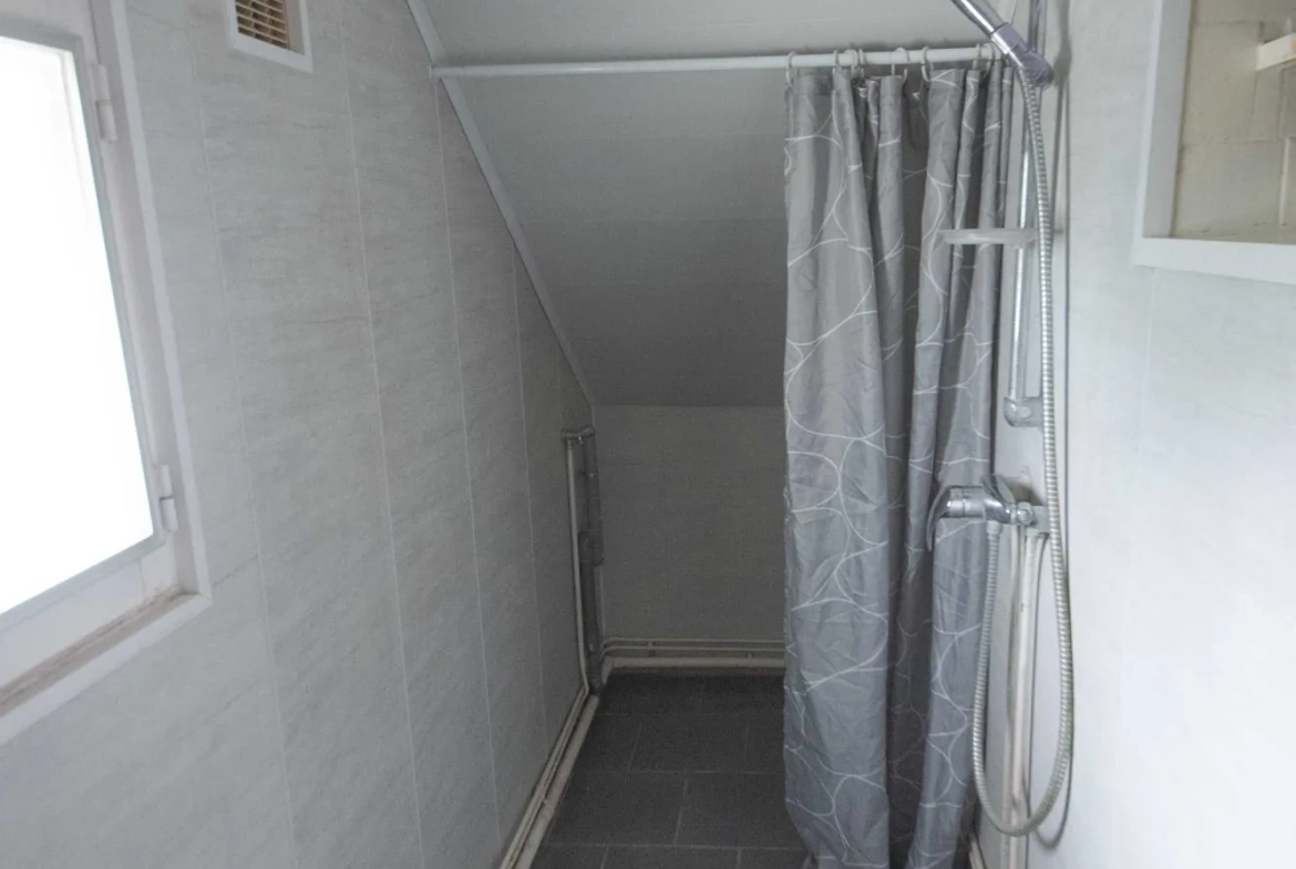 Maison à vendre à Imphy de 98 m² avec 2 appartements, terrasse et garage 