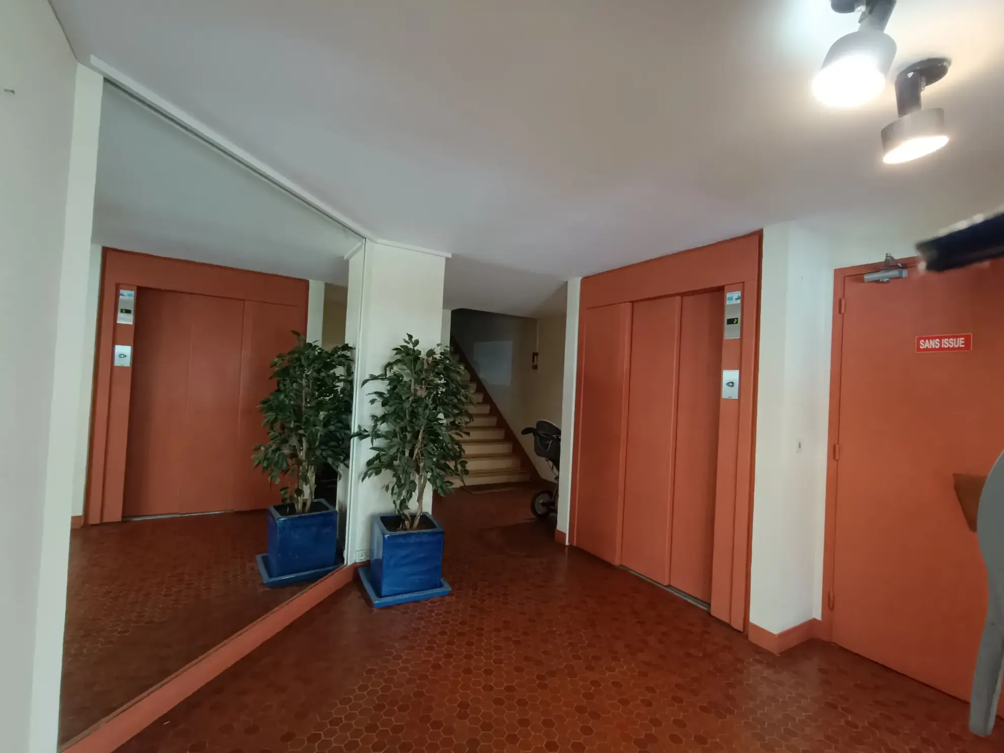 Appartement T1 avec vue dégagée, parking privé et cave à Royan 