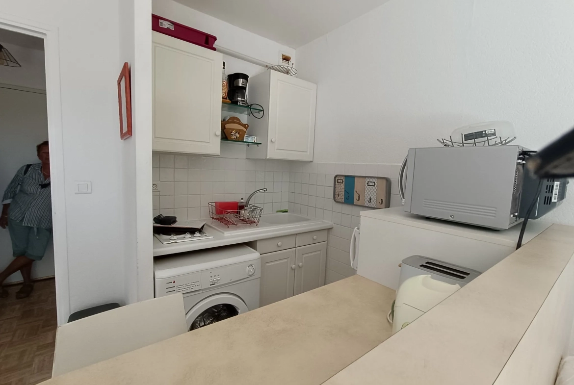 Appartement T1 avec vue dégagée, parking privé et cave à Royan 