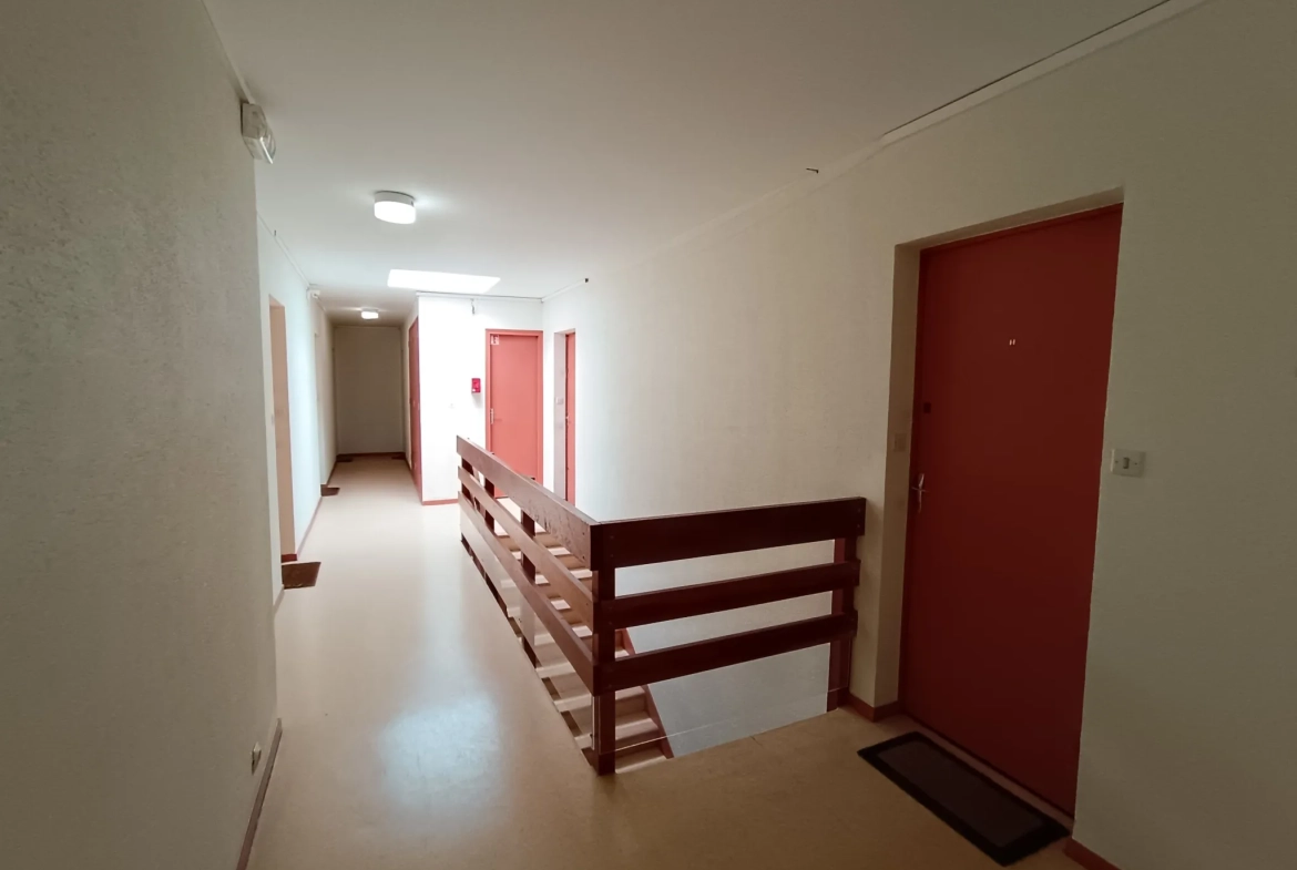 Appartement T1 avec vue dégagée, parking privé et cave à Royan 
