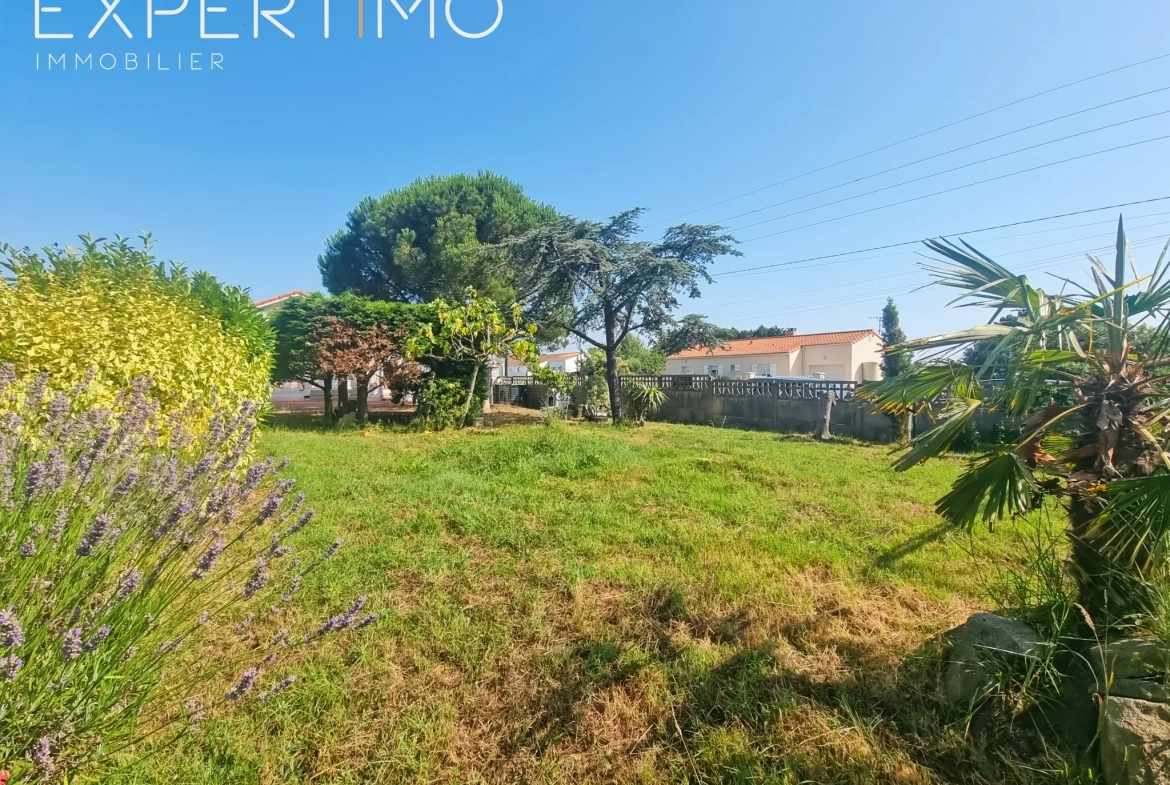 Terrain à bâtir de 330 m² proche de la mer à Les Moutiers-en-Retz 