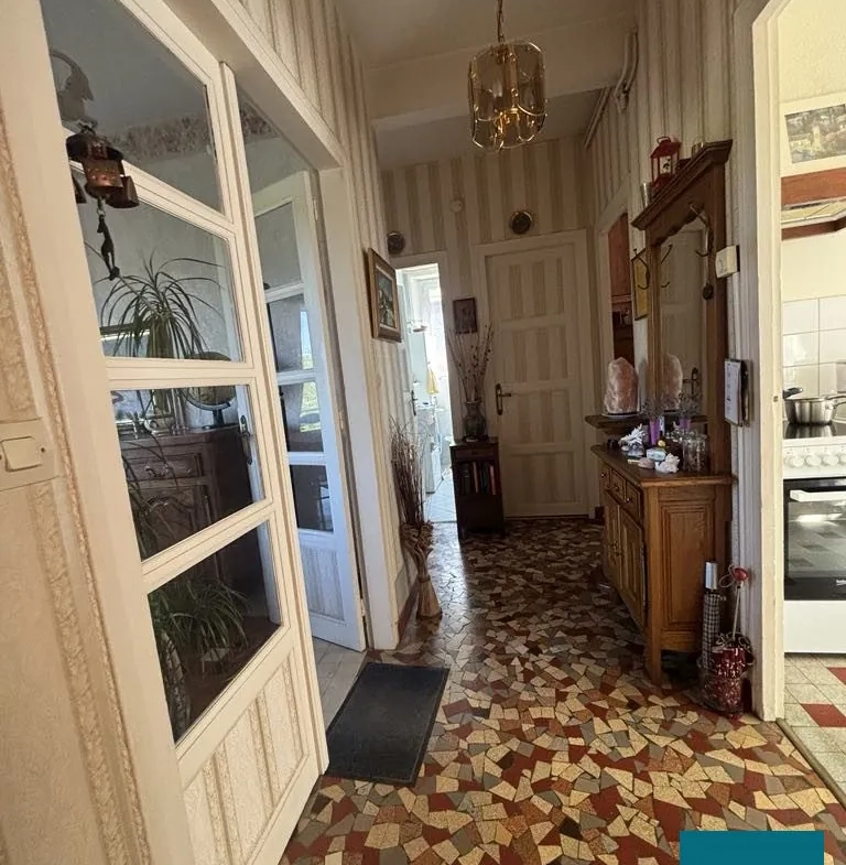 Maison de ville avec jardin et dépendance à Cours, 130 m² 