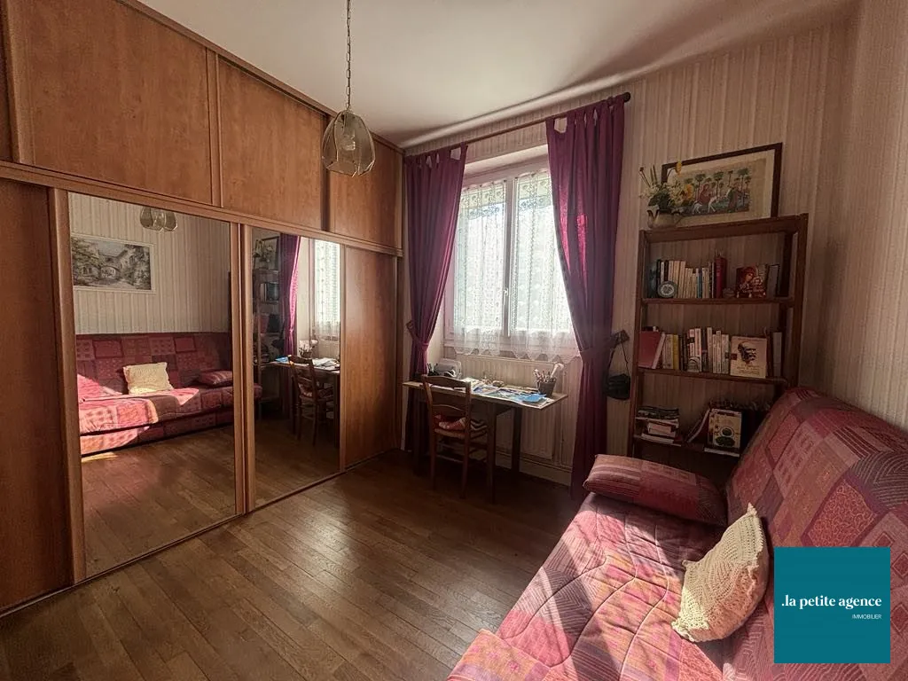 Maison de ville avec jardin et dépendance à Cours, 130 m² 