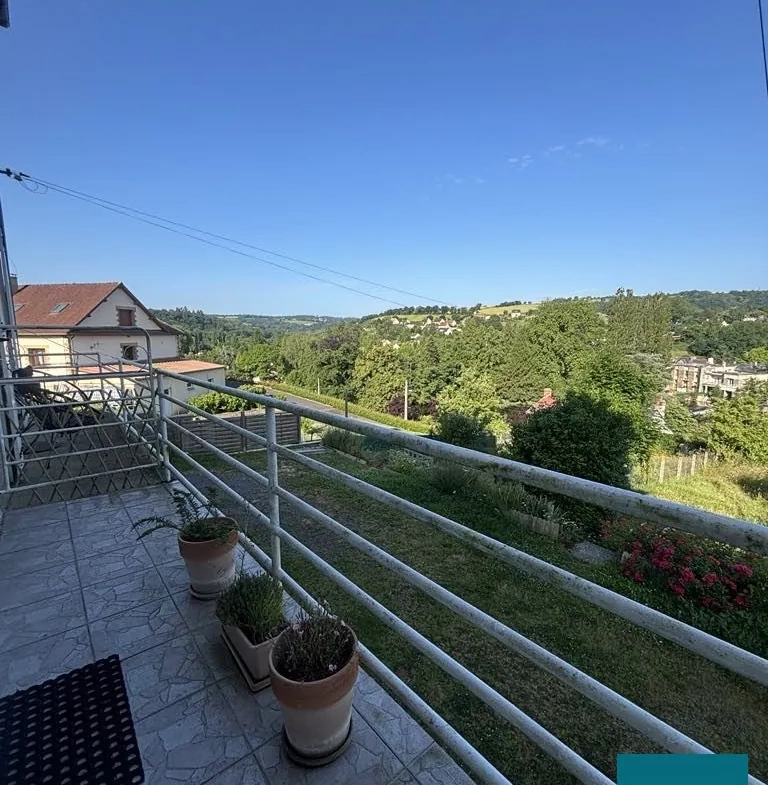 Maison de ville avec jardin et dépendance à Cours, 130 m² 
