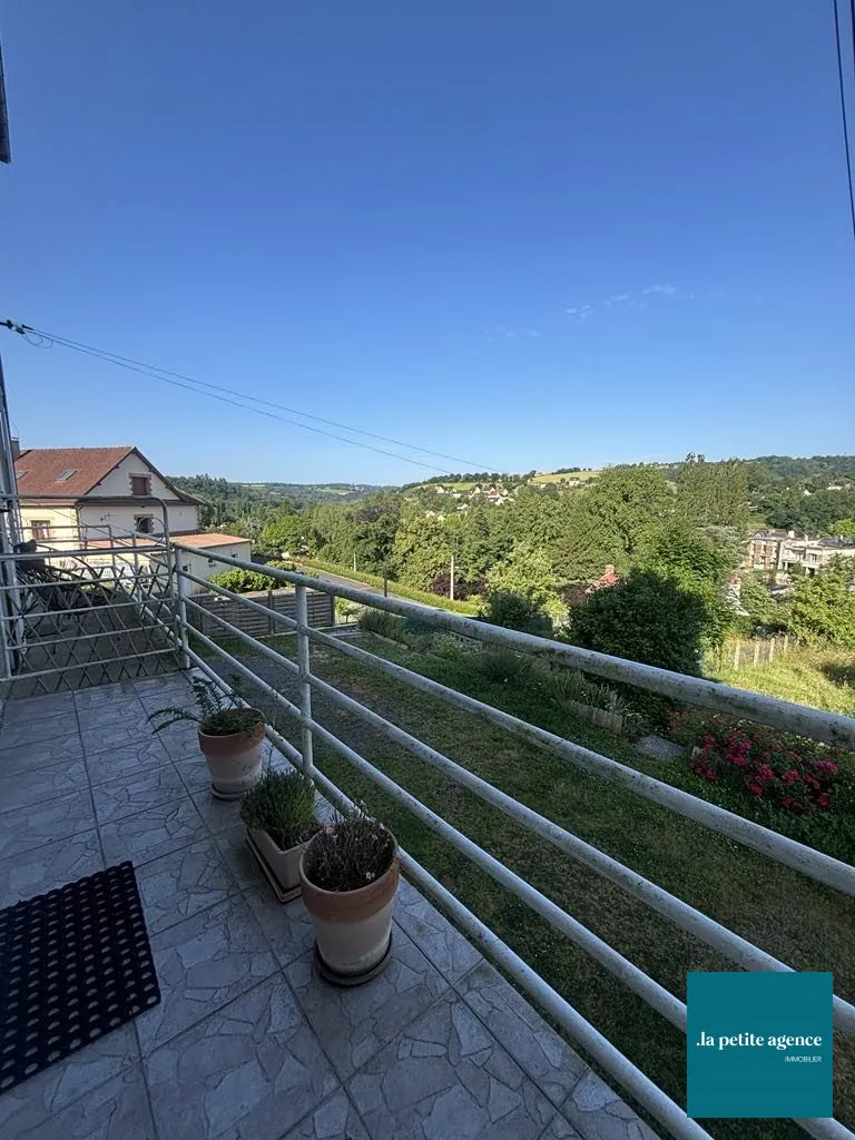 Maison de ville avec jardin et dépendance à Cours, 130 m² 