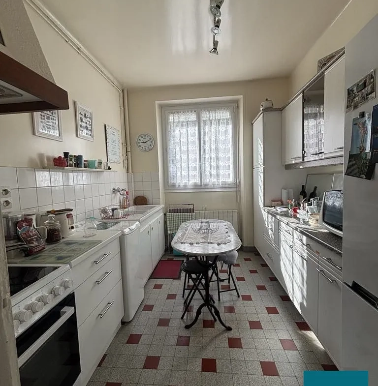 Maison de ville avec jardin et dépendance à Cours, 130 m² 