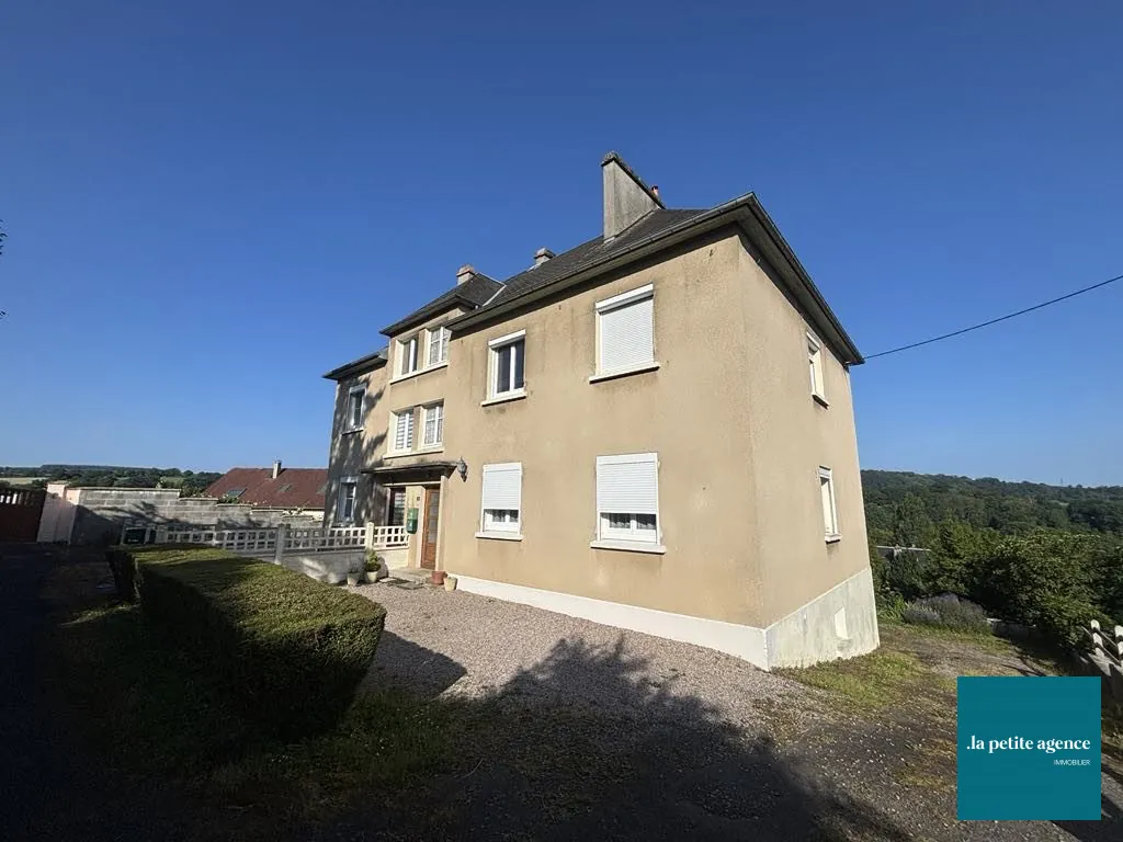 Maison de ville avec jardin et dépendance à Cours, 130 m² 