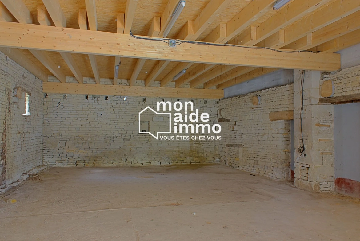 Dépendance à Arçais de 154 m² avec travaux récents - Opportunité à saisir 