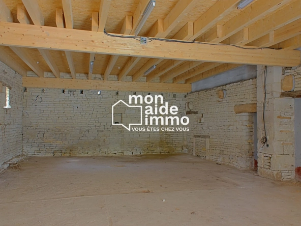 Dépendance à Arçais de 154 m² avec travaux récents - Opportunité à saisir