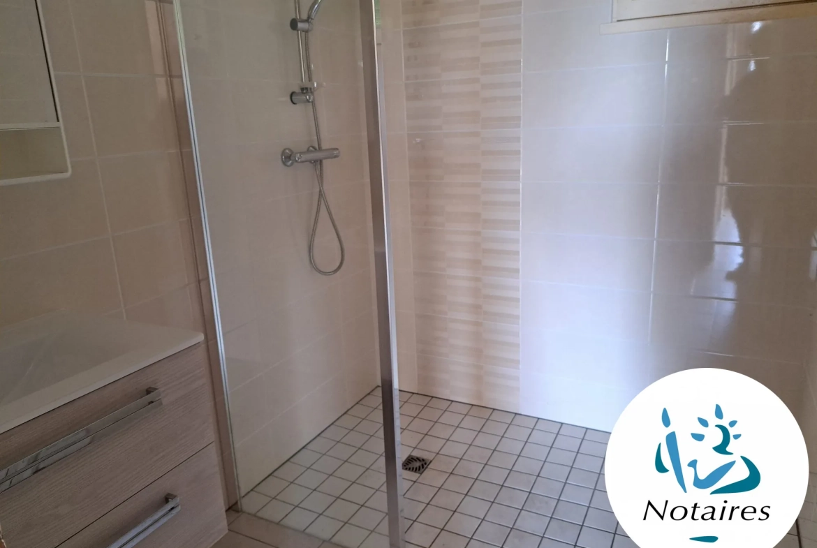 Maison à Vendre à Cavan avec Jardin et Garage - 3 Chambres 