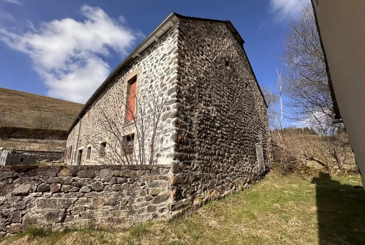 Corps de ferme à vendre à Pradiers avec potentiel de 400 m² habitables 