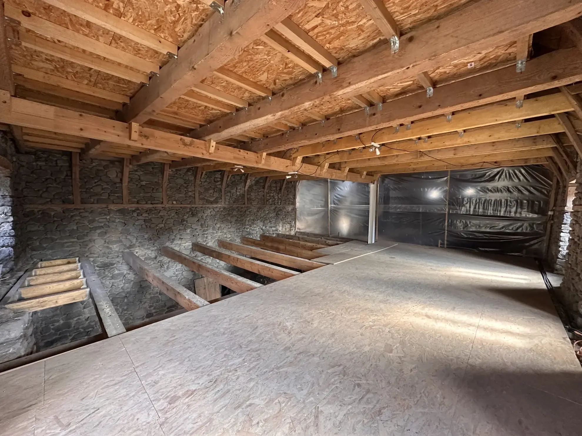 Corps de ferme à vendre à Pradiers avec potentiel de 400 m² habitables 