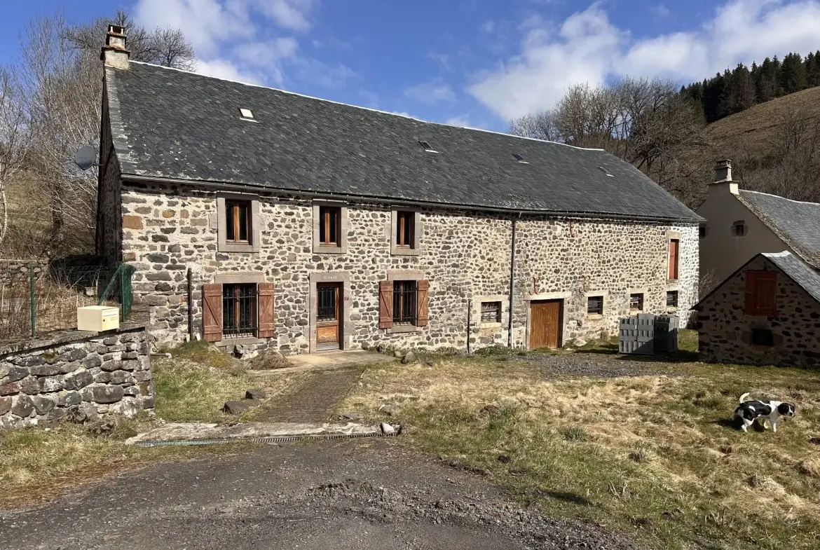 Corps de ferme à vendre à Pradiers avec potentiel de 400 m² habitables 